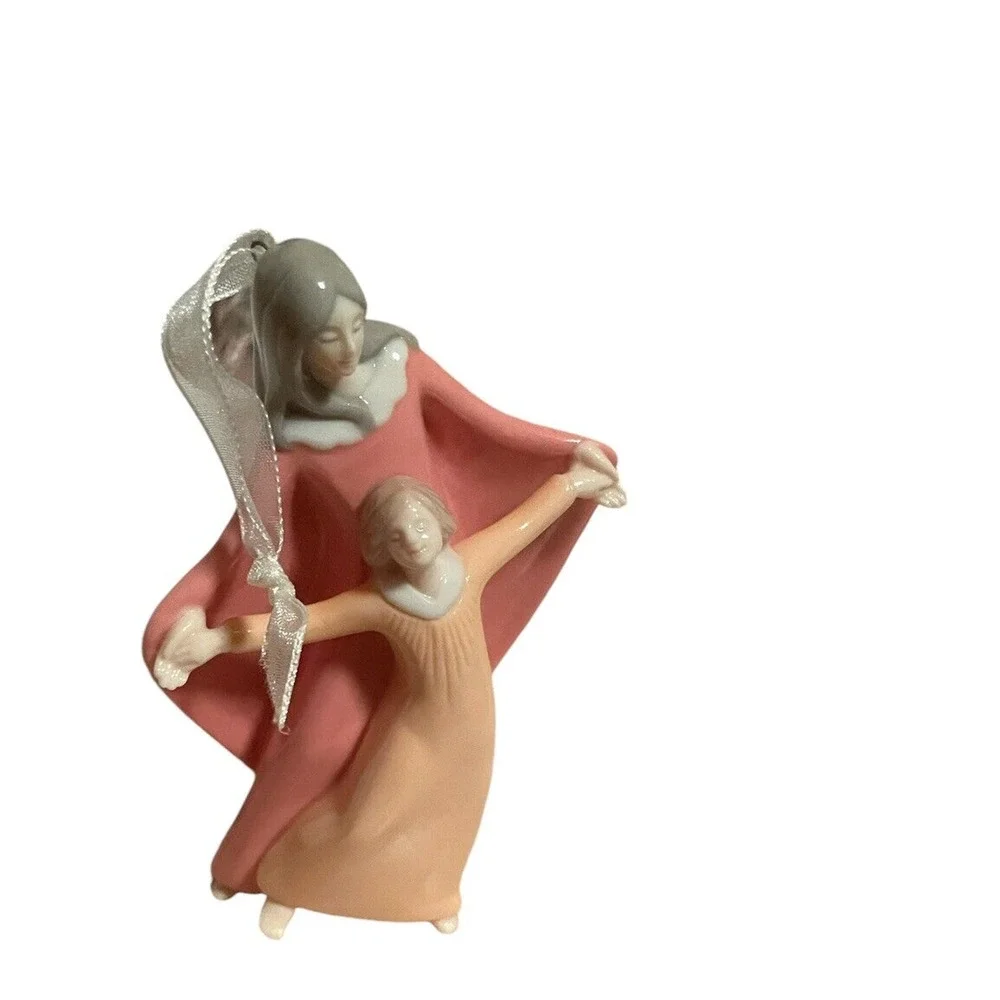 Hallmark Ornament Mother child Daughter 2004 An Angel's Touch Pe-owned VTG 2004